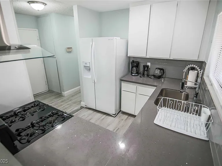 7399 Topeka Dr — Photo 11