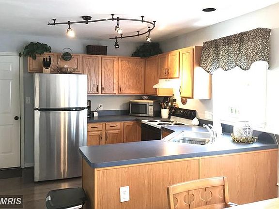 Kitchen SS Fridge and Upgraded Flooring