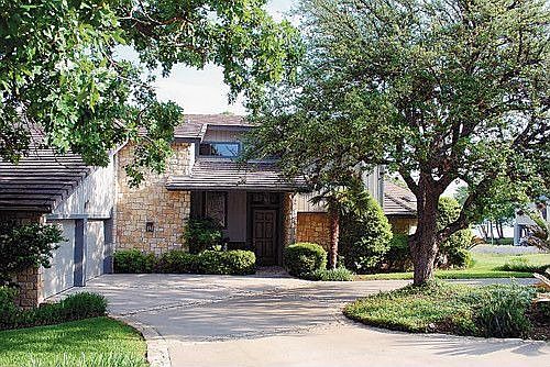 1st image of 209 Bay Point Dr