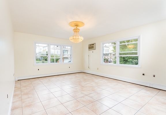 4th image of 71 Waverly St #1