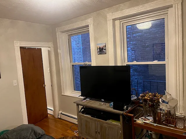 1 bed, 9999 sqft, $2,600 — Photo 2