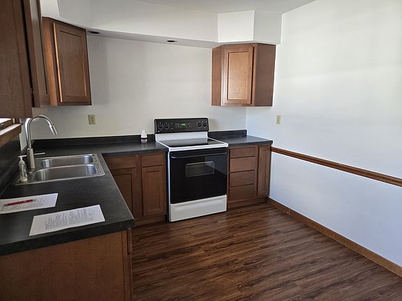 4th image of 715 W Main St