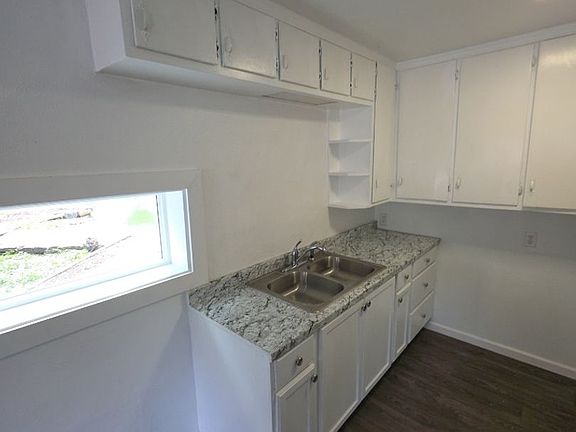 5th image of 13451 Lakeshore Dr #A