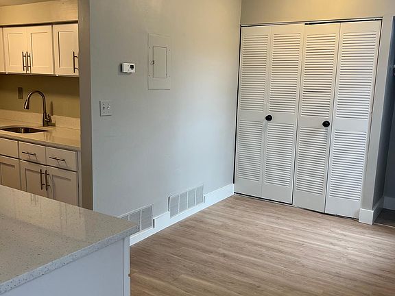 4th image of 1919 Sidney St APT B