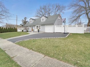 59 Morton St, Port Jefferson Station, NY 11776