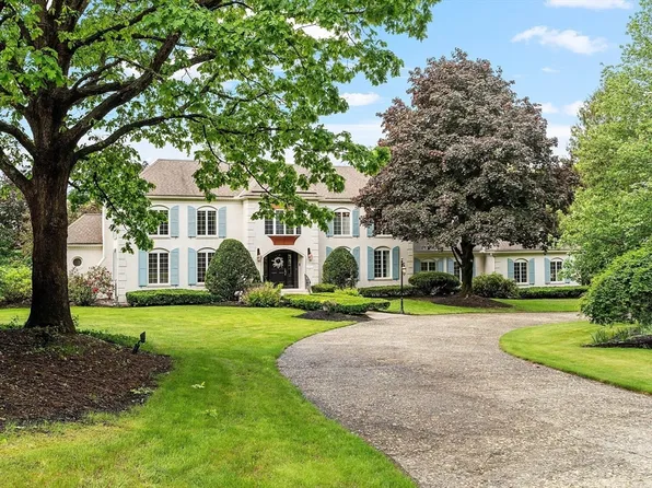 18 Nancy Ct, Leominster, MA 01453