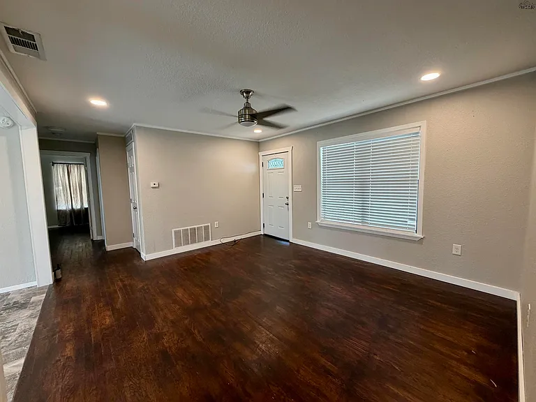 404 N West Ave — Photo 3