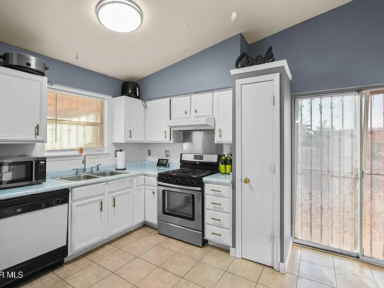 13475 Sunset Hills Dr — Photo 14