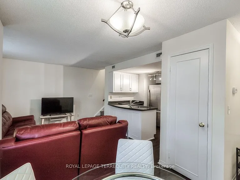 100 Redpath Ave #16 — Photo 6