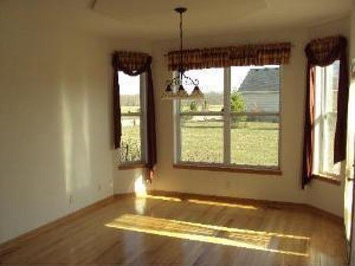 4th image of 303 Stearn Dr
