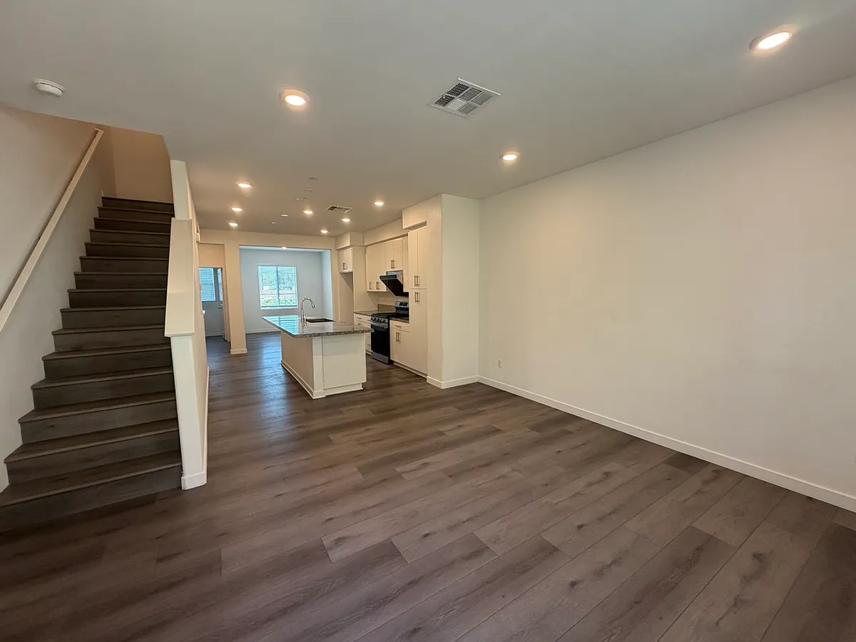 Building Photo - 684 Panorama Ln