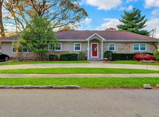 25 Sterling Pl, Malverne, NY 11565