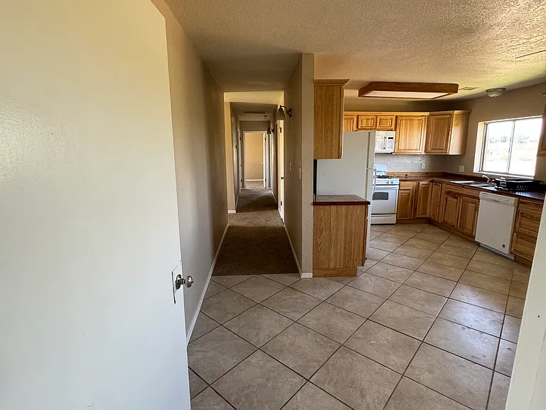 290 S 10th St W — Photo 5