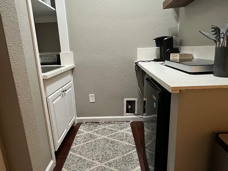 909 Changason Way #B — Photo 3