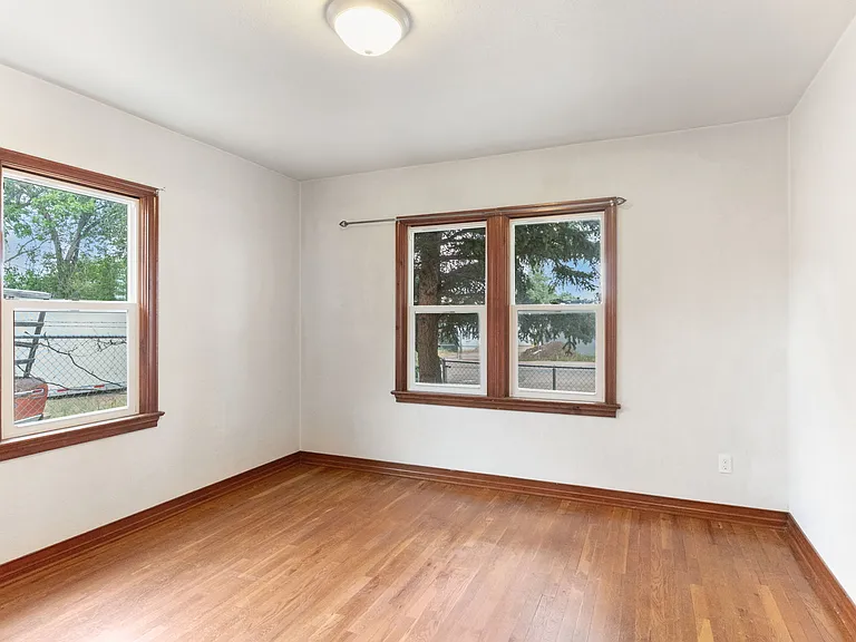 2625 Gunnison St — Photo 4