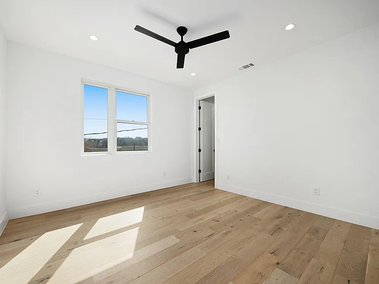 1119 Fairmount Ave — Photo 24