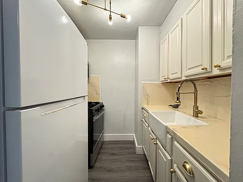 121 Wade St Photo 1