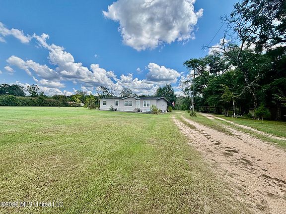 3rd image of 46 Pearl View Cir