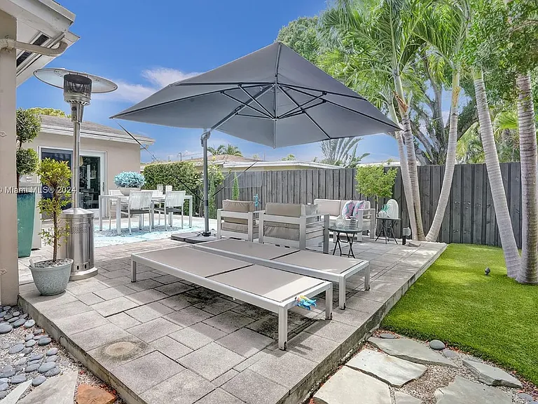 1001 NE 17th Ct — Photo 41