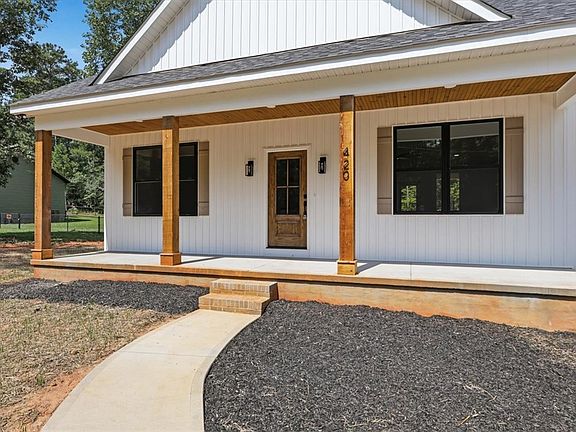 3rd image of 420 Lakeside Dr