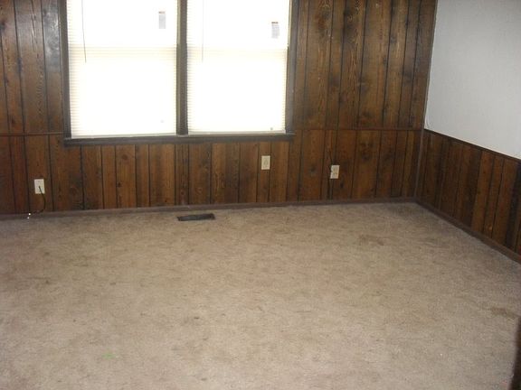 5th image of 836 S B St