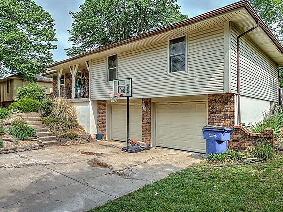 2nd image of 808 SE 15th St