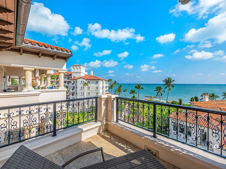 19253 Fisher Island Dr #19253 — Photo 32