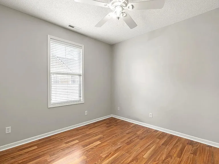 3225 Mayflower Ln — Photo 15