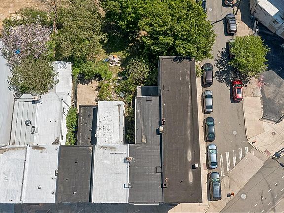 3rd image of 643 N Preston St