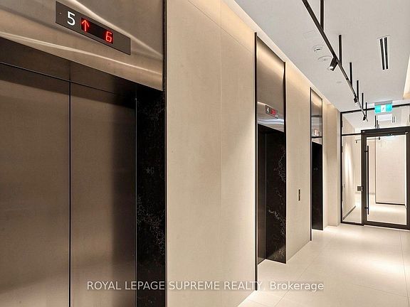 4th image of 400 King St W #810