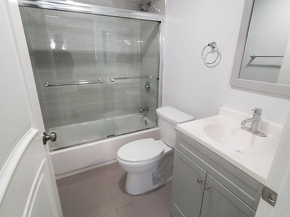 4th image of 3501 Jasmine Ave #108