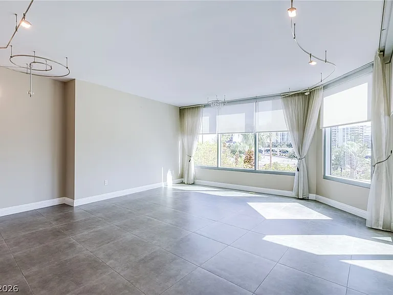 222 Karen Ave #201 — Photo 14