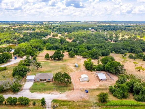 521 Hereford Rd, Poolville, TX 76487