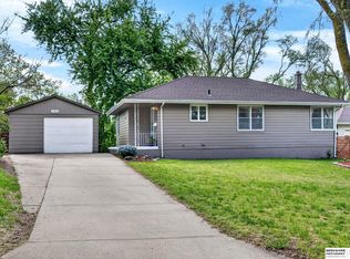 6906 N 41st Cir, Omaha, NE 68112