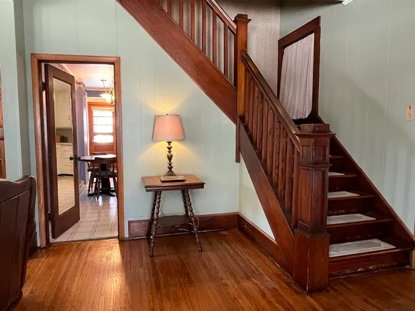 303 N Lincoln Ave, Graettinger, IA 51342