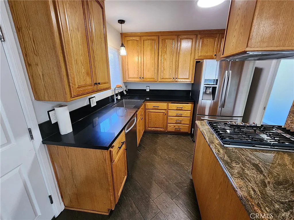 4 bed, 1507 sqft, $4,690 — Photo 4