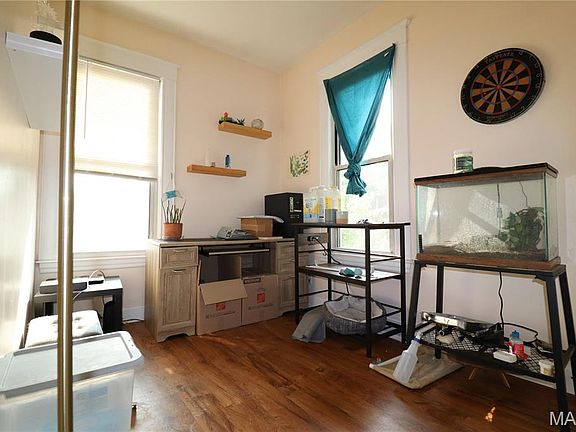 5th image of 703 Peers Ave