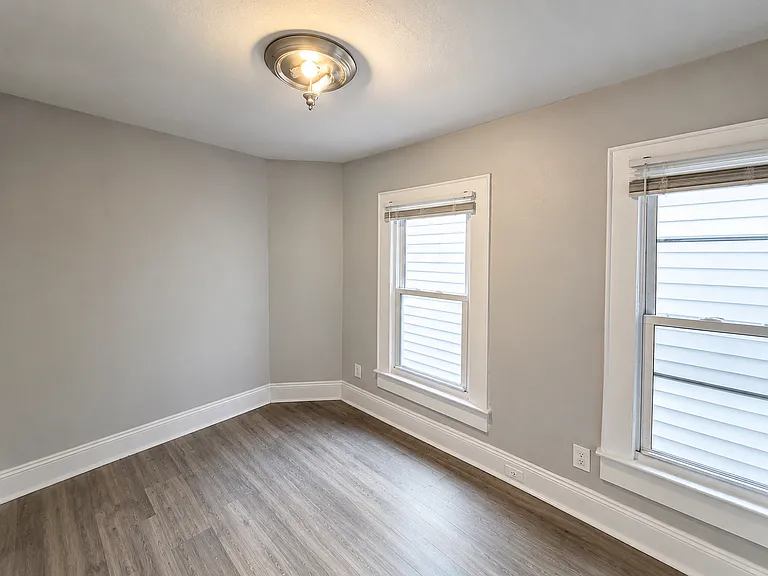 1009 Jackson Ave #3 — Photo 5