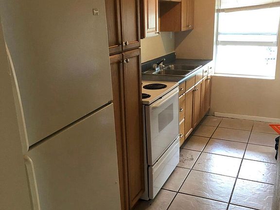 5th image of 1288 Jasmine St