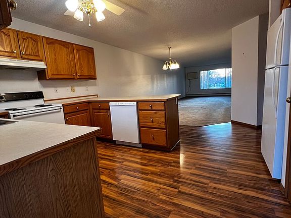 2nd image of 155 Stuttgart Dr #11