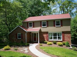1085 Woodhill Dr, Gibsonia, PA 15044