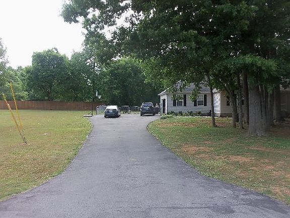 3rd image of 118 Skylark Dr