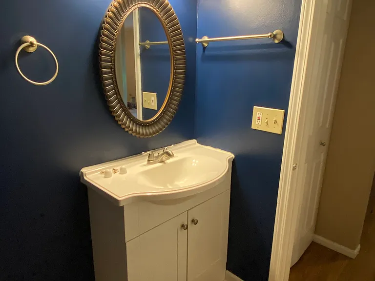 210 Wellington Cir — Photo 9
