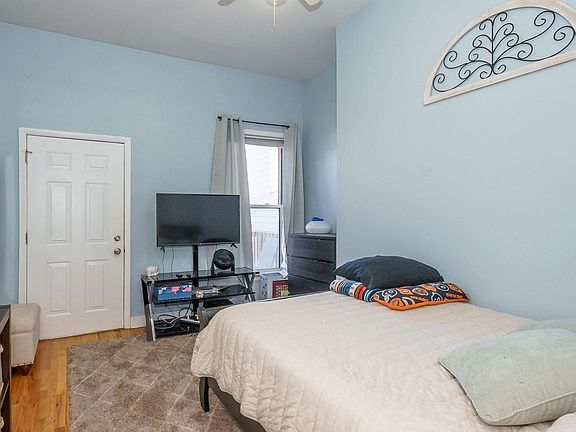 5th image of 1138 W Barry Ave APT 1