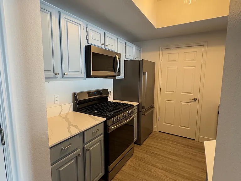 900 Bitner Rd #F33 — Photo 2