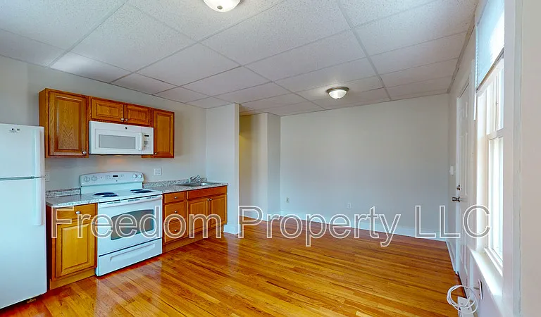 242 N Main St — Photo 5