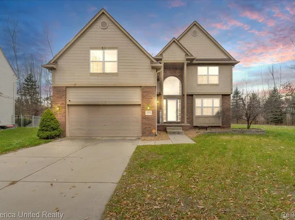 35901 Abbey Ct, Romulus, MI 48174