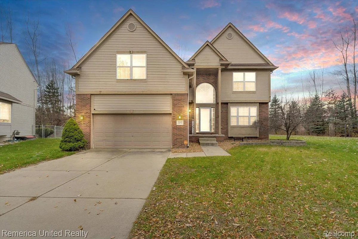 35901 Abbey Ct photo 1
