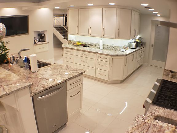 Spacious chefs kitchen!