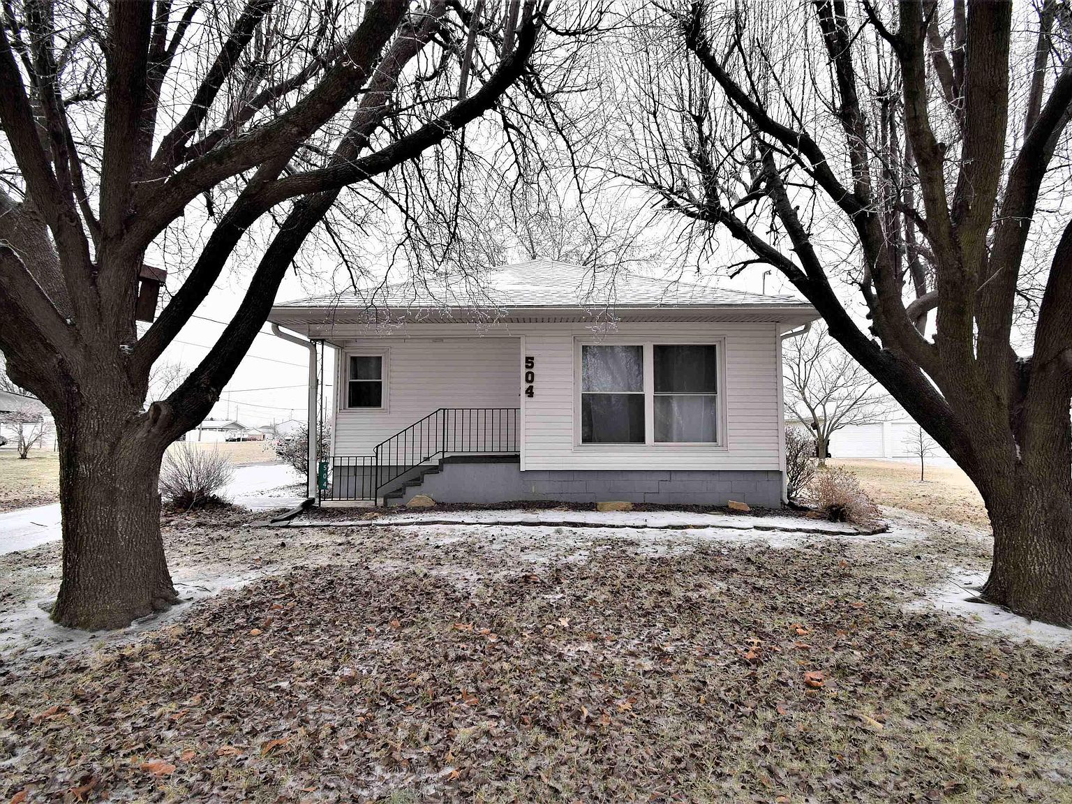 504 S Park St, Sesser, IL 62884 Zillow
